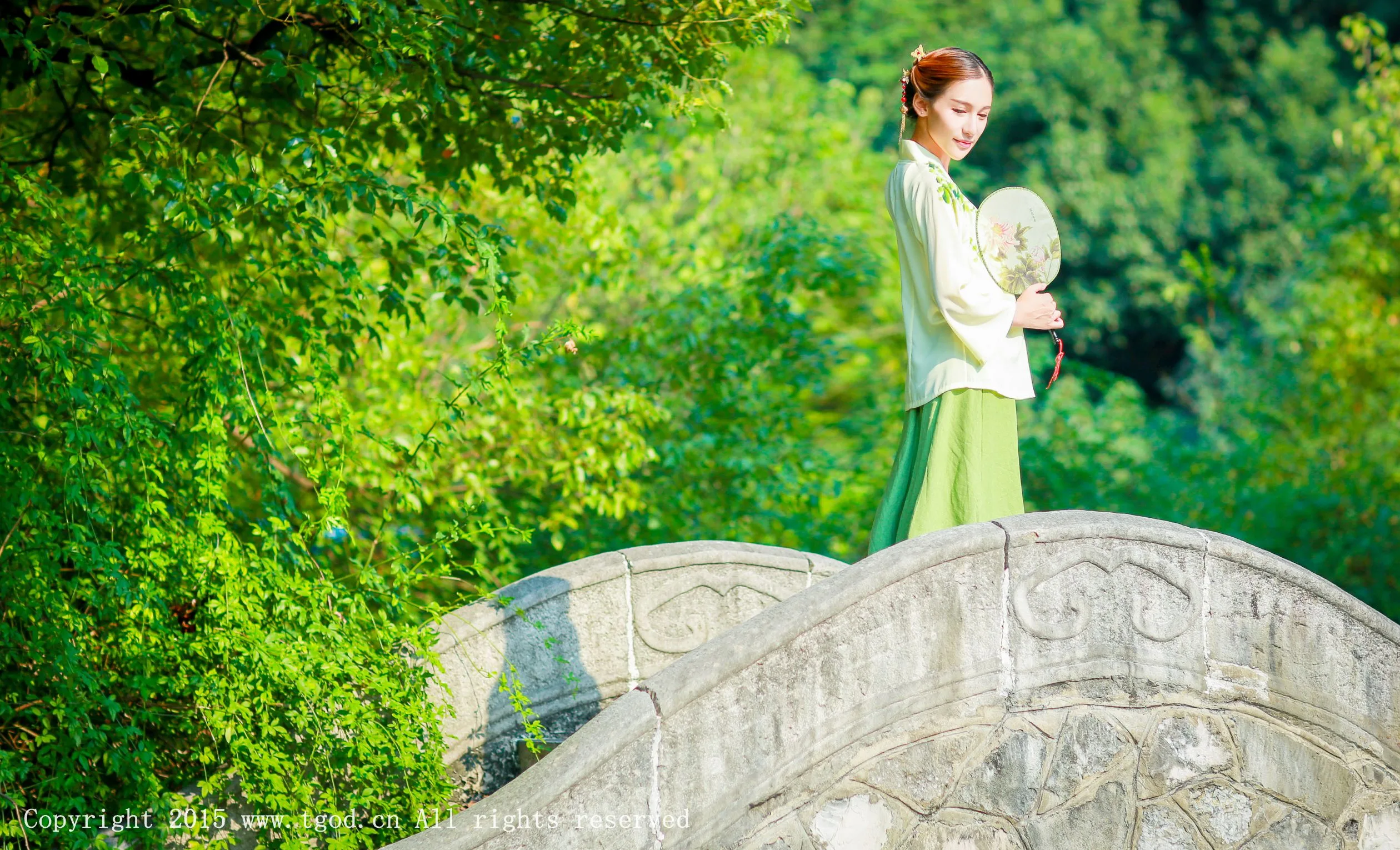 [TGOD đề cử Nữ thần] Nữ thần băng giá - Vẻ đẹp tươi tắn và cổ điển trong bộ ảnh Hanfu - 25