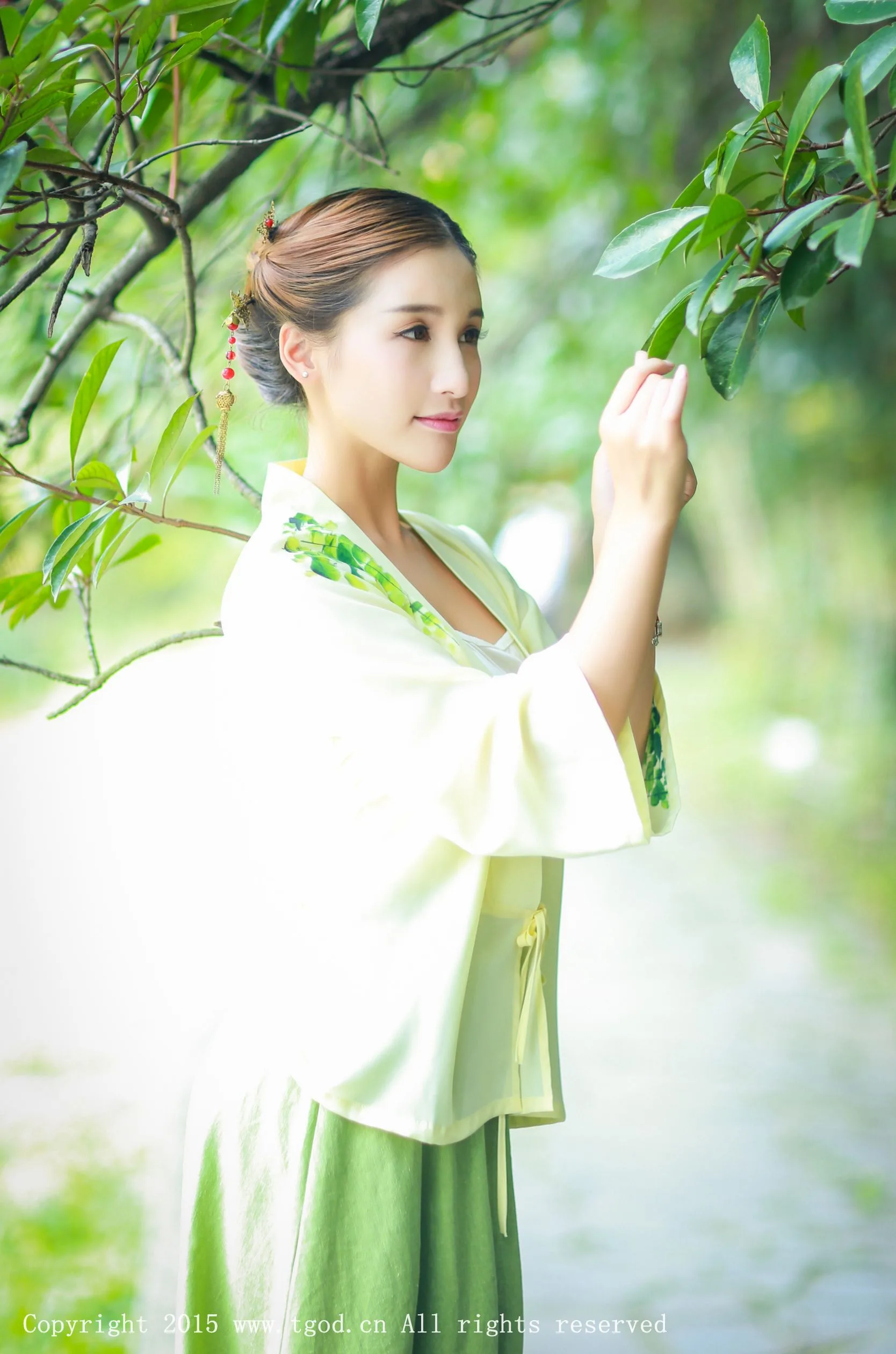[TGOD đề cử Nữ thần] Nữ thần băng giá - Vẻ đẹp tươi tắn và cổ điển trong bộ ảnh Hanfu - 10